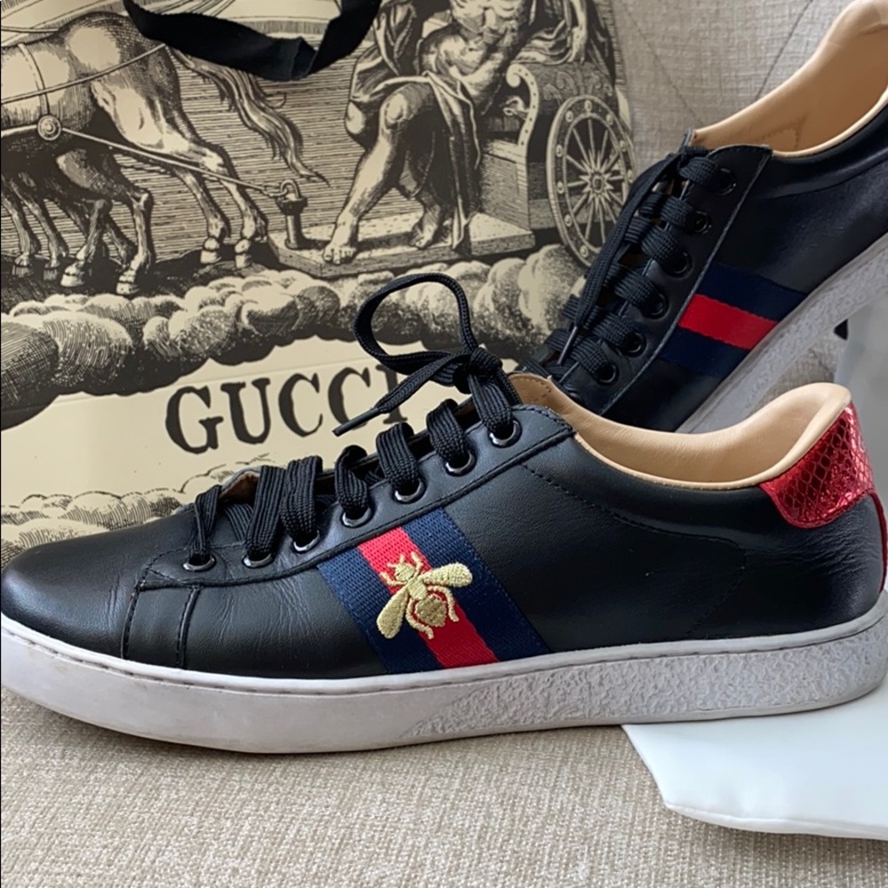 Gucci 100% Leather Gucci black sneakers used sz40